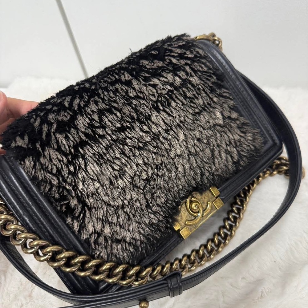 Authentic Chanel Leboy lambskin fur 25